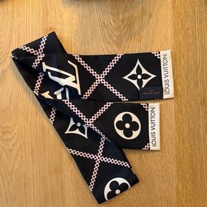 Louis Vuitton Croisillon Bandeau Silk Scarf Authentic New